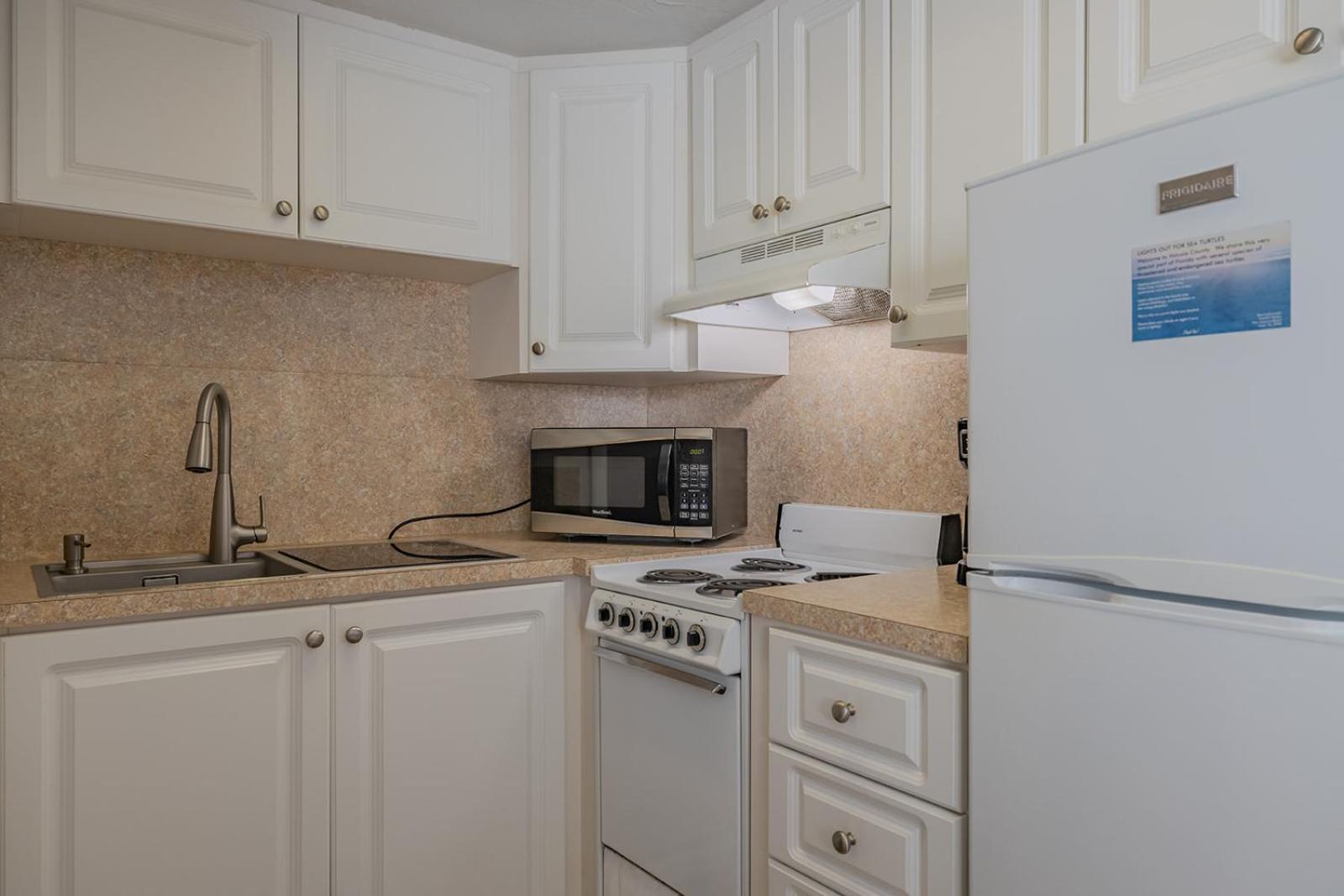 Coastal Waters Hotell New Smyrna Beach Exteriör bild